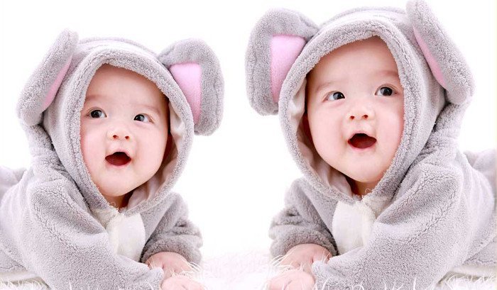 Có những bằng chứng nào về một mối liên kết đặc biệt giữa hai sinh đôi cùng trứng hay không. Bách Khoa Tri Thức