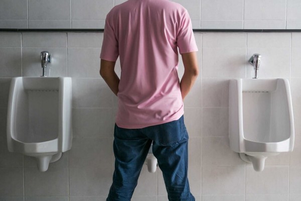 Khi tiểu tiện rùng mình có phải bệnh không. Bách Khoa Tri Thức
