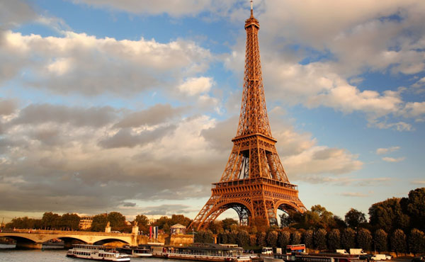 Người ta xây tháp Eiffel để làm gì. Bách Khoa Tri Thức