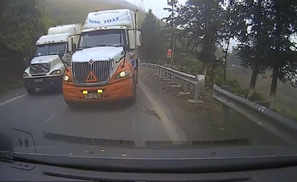 Những đoạn đường có nhiều trở ngại cùng một lúc với những chiếc xe khác. Bách Khoa Tri Thức