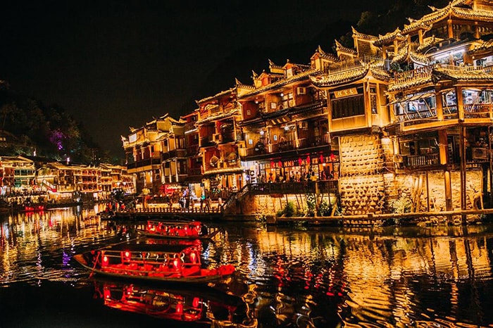 Tại sao ánh sáng của một thị trấn ở xa đôi khi lại lấp lánh. Bách Khoa Tri Thức