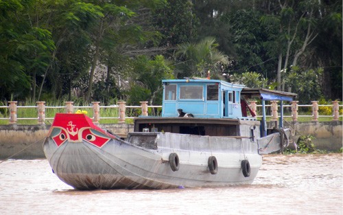 Tại sao ghe thuyền lại nổi trên mặt nước. Bách Khoa Tri Thức