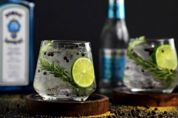 Tại sao hạt chanh bỏ trong rượu gin và thuốc bổ lại nổi lên và chìm xuống. Bách Khoa Tri Thức