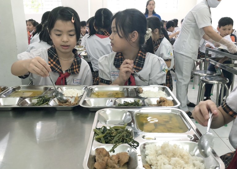 Tại sao học sinh trung học cần ăn thêm vào giữa giờ?. Bách Khoa Tri Thức