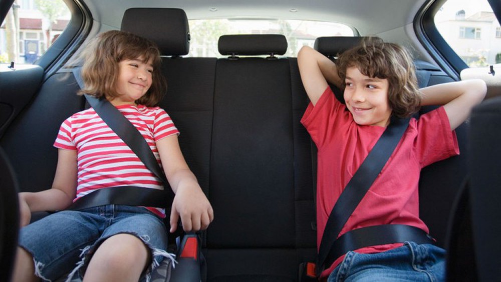 Tại sao khi ngồi xe ôtô chúng ta phải thắt dây an toàn?. Bách Khoa Tri Thức