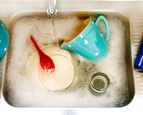 Tại sao không được rửa bát đĩa bằng bột giặt?. Bách Khoa Tri Thức