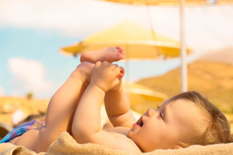 Tại sao mùa hè mọi người thích tắm nắng?. Bách Khoa Tri Thức