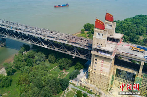 Tại sao người ta phải xây dựng tháp ở hai đầu cầu bắc qua các con sông lớn?. Bách Khoa Tri Thức