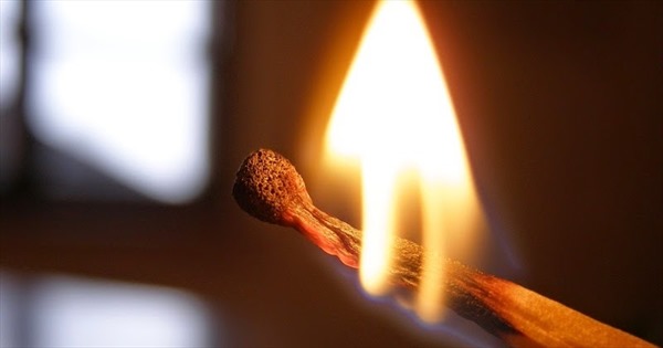Tại sao que diêm cháy được. Bách Khoa Tri Thức
