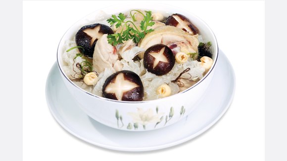 Canh gà nấu với nấm tuyết. 100 Món ngon cùng Vua đầu bếp Christine Hà - Công thức nấu ăn