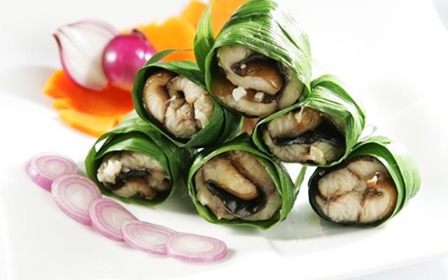 Lươn nướng lá dứa. 100 Món ngon cùng Vua đầu bếp Christine Hà - Công thức nấu ăn