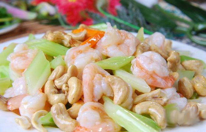 Cần tây xào hạt điều. Món ăn truyền thống Việt Nam - Công thức nấu ăn