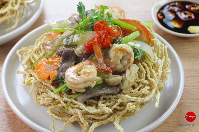 Mì xào giòn. Món ăn truyền thống Việt Nam - Công thức nấu ăn