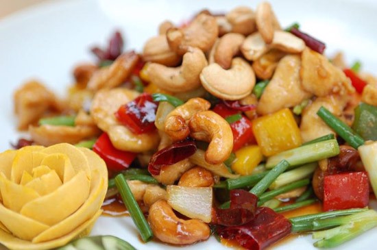 Mì xào thịt gà hạt điều. Món ăn truyền thống Việt Nam - Công thức nấu ăn