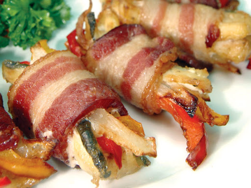 Thịt ba rọi cuộn cá hồi nướng. Món ăn truyền thống Việt Nam - Công thức nấu ăn